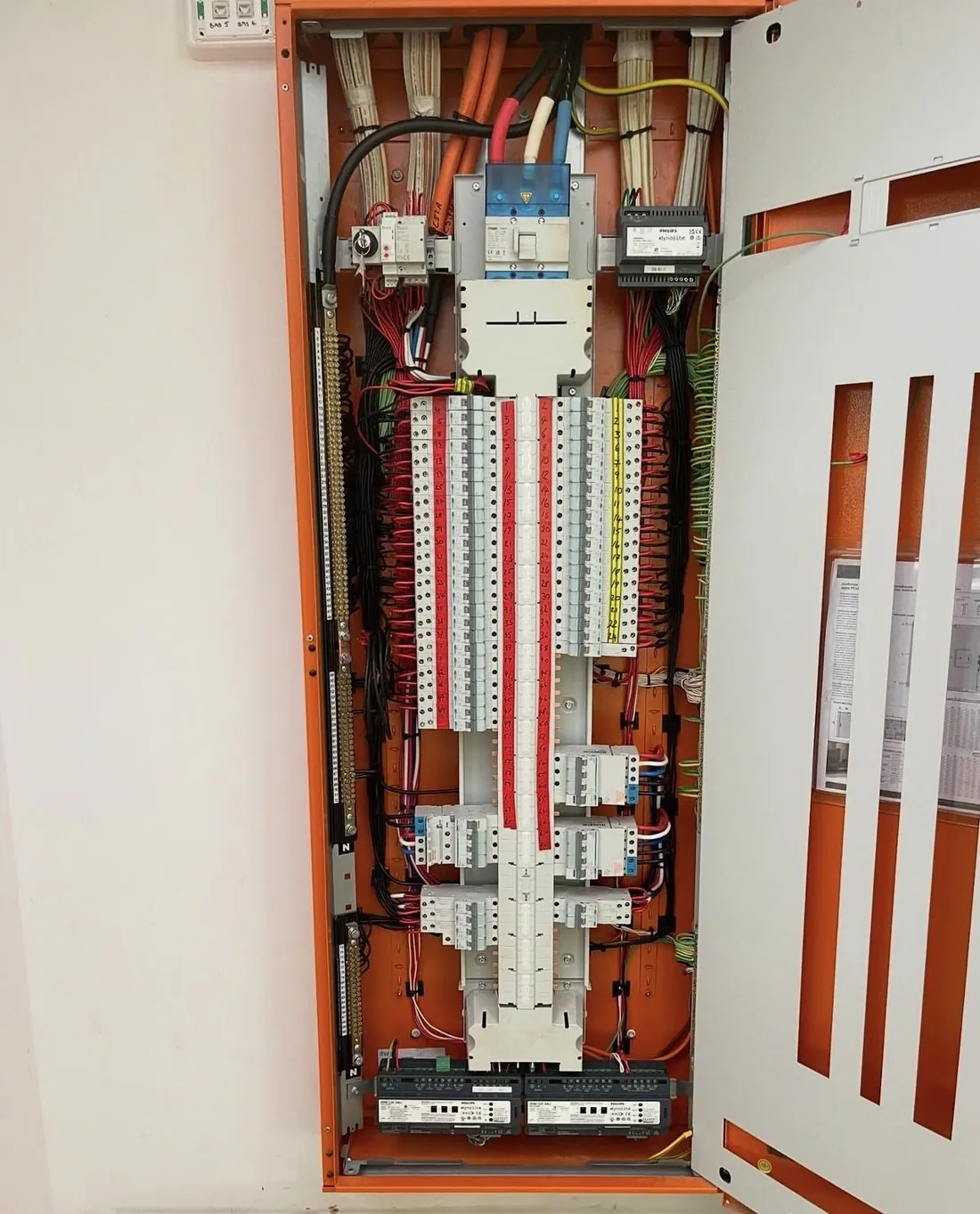 Commercial distribution board with lighting control modules